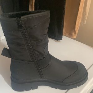 Black Waterproof Snow Boots
